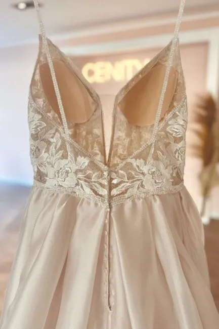 Elegant v-neck spaghetti straps sleeveless a-line lace Wedding dresses